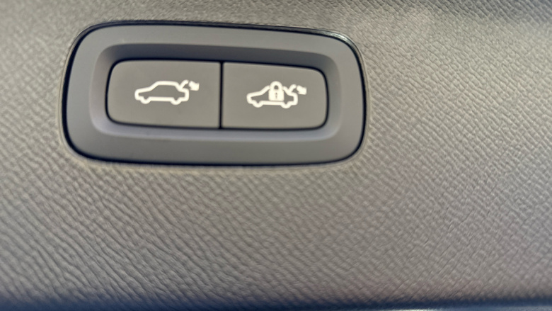 Volvo XC90 2.0 T8 406 PHEV Ultra Dark 5dr AWD Geartronic Estate